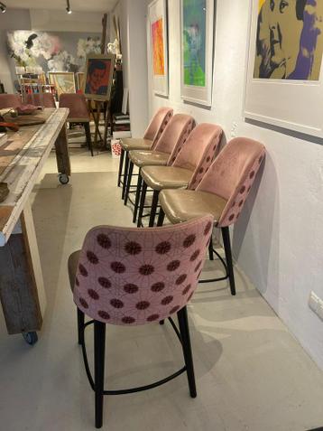 9 barkrukken/stoelen gratis op te halen!