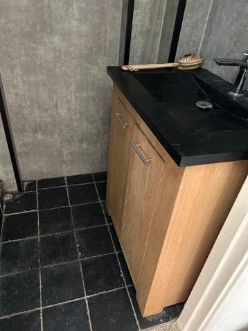 Gratis wasbak met badmeubel en bijbehorende spiegelwandkast