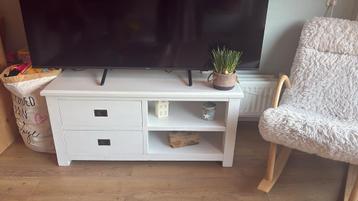 Mooi wit tv-meubel (120cm) met lichte gebruikssporen