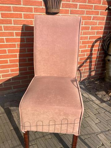 Gratis af te halen: 5 eetkamerstoelen kleur taupe.