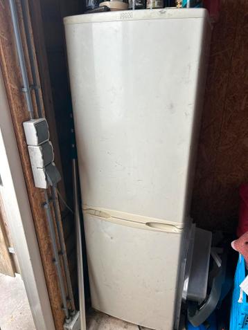 Smal PKM Koelkast met Vriezer - Compact en Functioneel