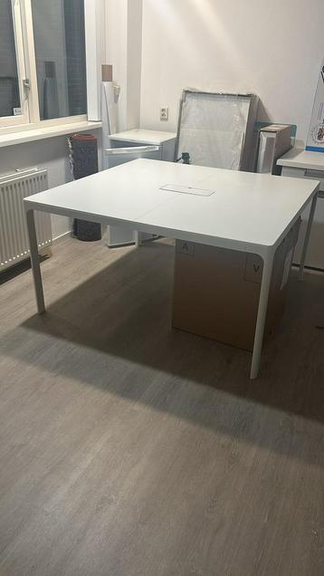 Tafel cq vergadertafel / buro 140x140 gratis af te halen