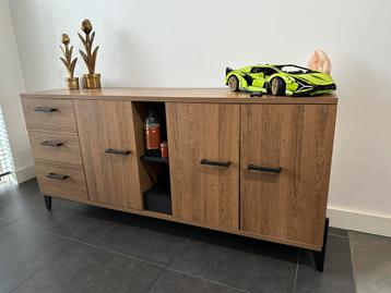 Gratis Dressoir en vitrinekast van De Bommel