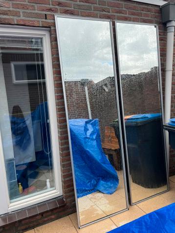 2 gratis spiegels (deuren)