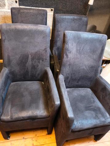 4 eetstoelen met te vervangen wieltjes