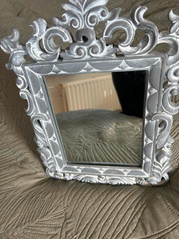 Gratis spiegel 30cm met sierlijke lijst