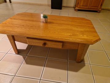 Robuuste salontafel in goede staat - gratis af te halen