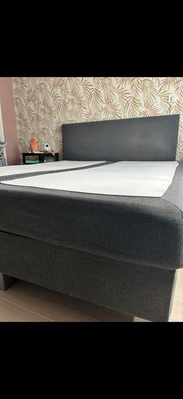 Gratis boxspring frame ( zonder matrassen)