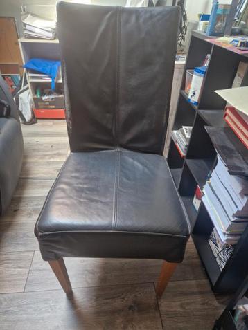 Gratis eetkamerstoel met lichte slijtage