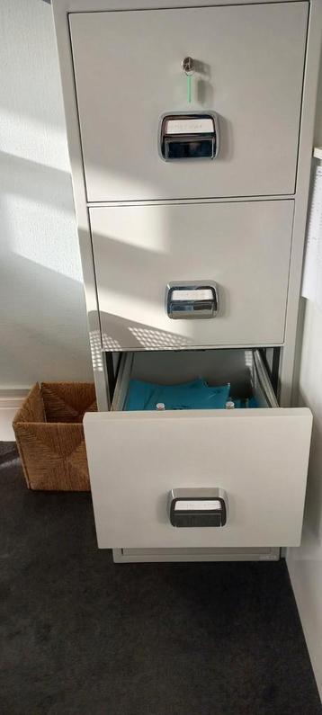 Metalen archiefkast met 3 laden en slot