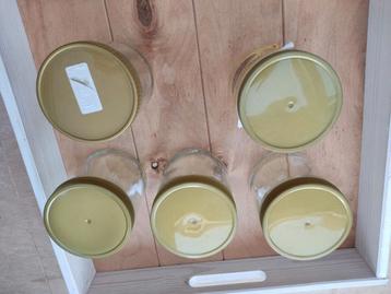 Gratis set van 5 honingglazen met deksel