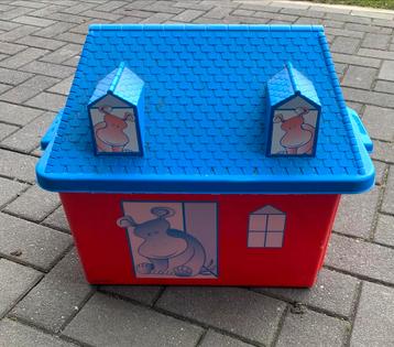 Leuke opbergkist in de vorm van een huisje voor speelgoed