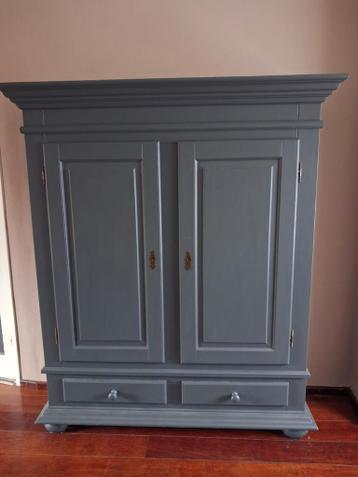 Grijs geschilderde kast met lades - gratis afhalen