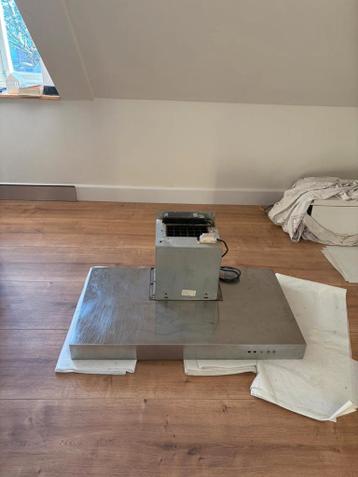 Gratis afzuigkap (mist 2 knopjes) oud metaal?