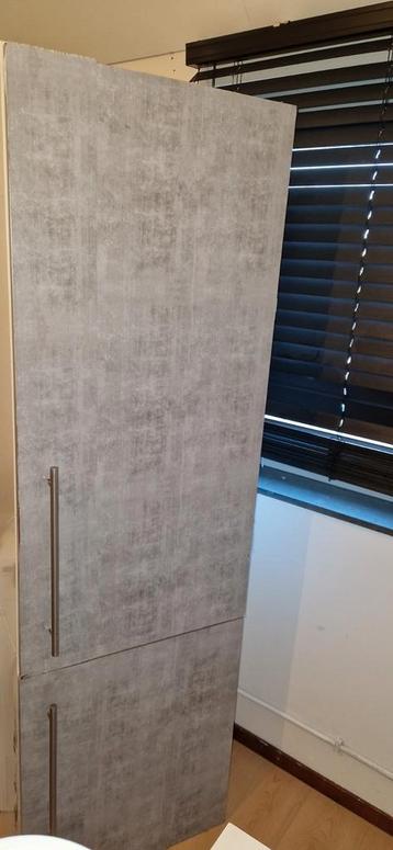 Stevige keukenkast met betonlookwrap, gratis af te halen