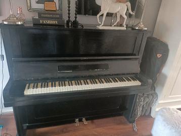 oude zwarte piano