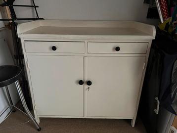 Gratis wit kastje met 2 laden, 2 deurtjes,1 plank. Commode