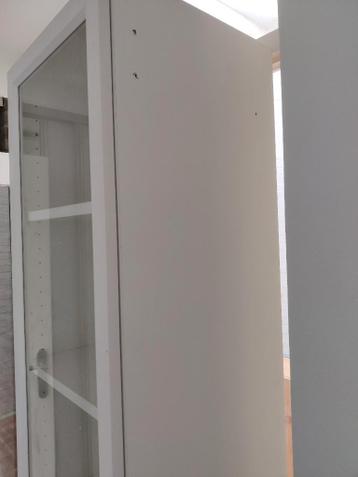 Billy boekenkast met glazen deur GRATIS