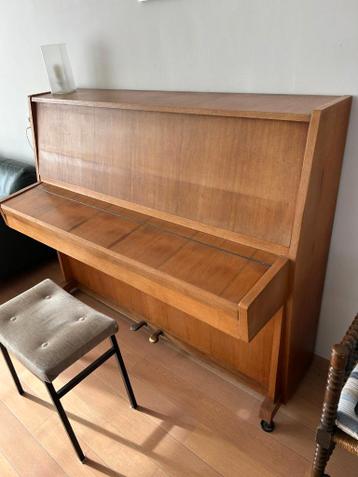 PIANO   izgs  Gratis af te halen