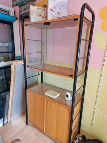 Gratis Kast met Vitrine en Opbergruimte - Afhalen Coevorden