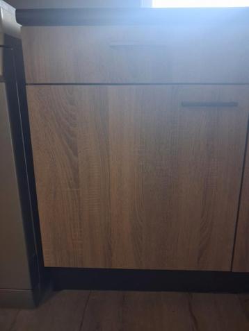 Gezocht: Keukenkastjes in houtkleur (gratis)