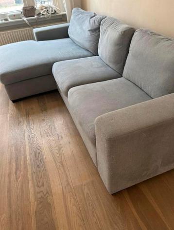 Comfortabele grijze hoekbank gratis af te halen in Utrecht