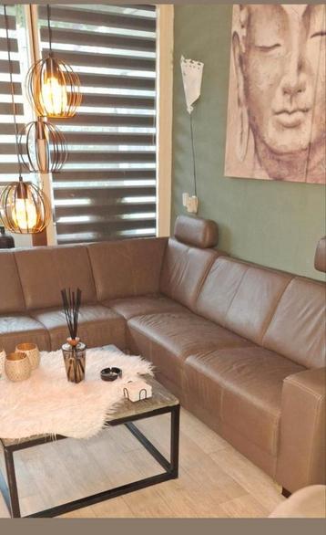 Leren bruine hoekbank met bijpassende poef