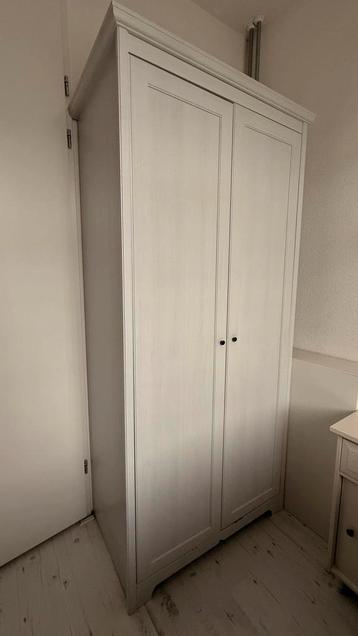 Witte kledingkast met hangruimte en legplank - Gratis afhale