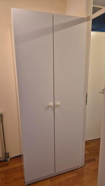 Gratis kledingkast met hang- en legruimte