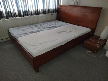 Gratis af te halen: Mooi houten tweepersoonsbed (215x180)