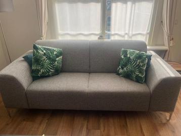 Mooie grijs gemêleerde bank