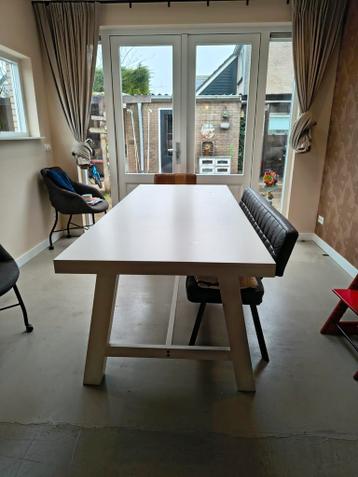 Robuuste witte eettafel - Ideaal voor gezinnen