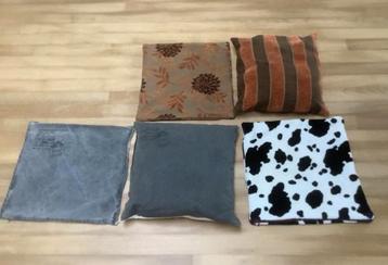 Gratis: 2 kussens met in totaal 5 hoezen