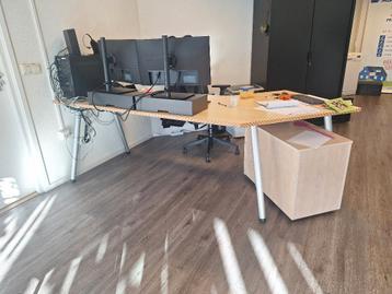 2 professionele bureaus in hoogte verstelbaar