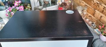 Gratis buro met stoel