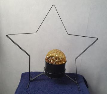 Bloempotje in de vorm van een ster met glazen bol