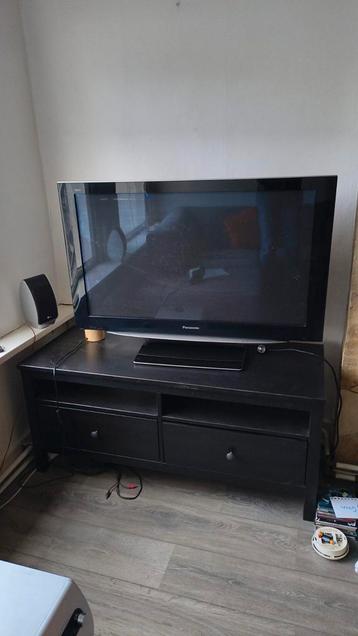 TV Panasonic Viera gratis, met meubel