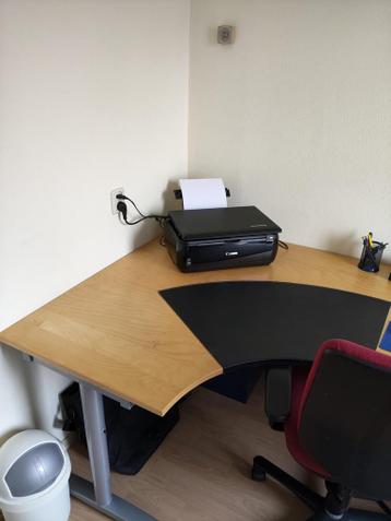 Compleet bureau met ladekast en opbergkast