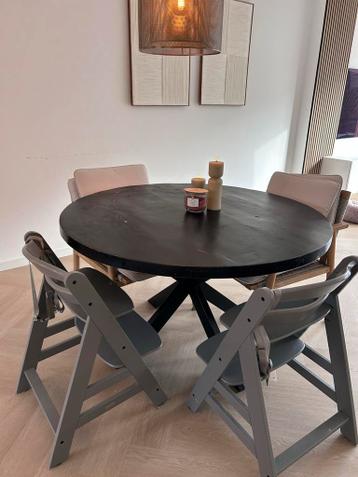 Gratis ronde eettafel 140 cm met stalen kruispoot