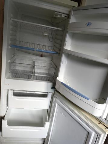Defecte koelkast met vriesvak - gratis af te halen