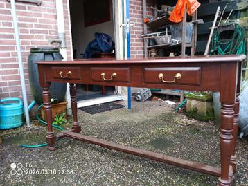donker houten sidetable