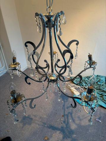 Gratis: Elegante kroonluchter met kristallen details