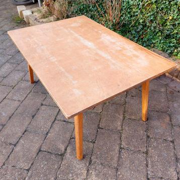 Stevige houten speeltafel voor peuters en kleuters