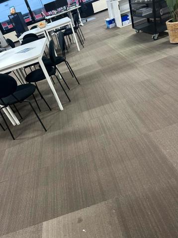 130m2 bruine vloertegels 50x50