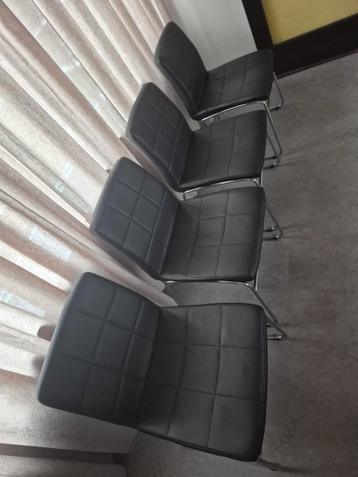 Set van 4 gebruikte stoelen