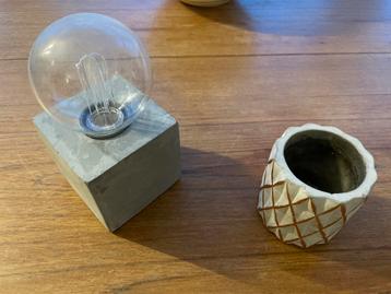 Industriële tafellamp en kaarsenhouder