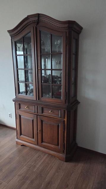 Bruine eiken kast - gratis af te halen dit weekend!