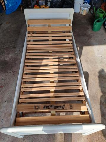 1 persoons senioren bed verstelbaar. ALLEEN OPHALEN!