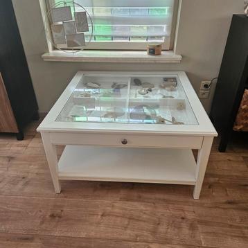 Witte ikea salontafel met glasplaat