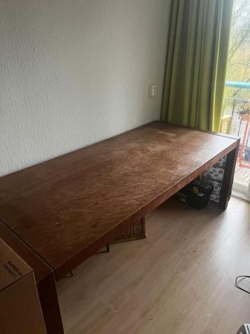 Uitschuifbare eettafel donker hout